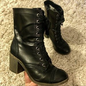 Black combat boot with block heel - size 7